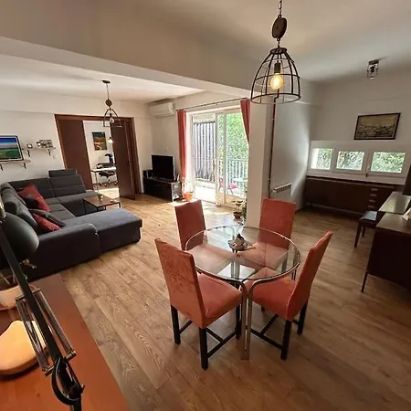 Beautiful Waterfront Apartment