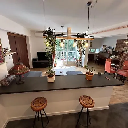 Beautiful Waterfront Apartment